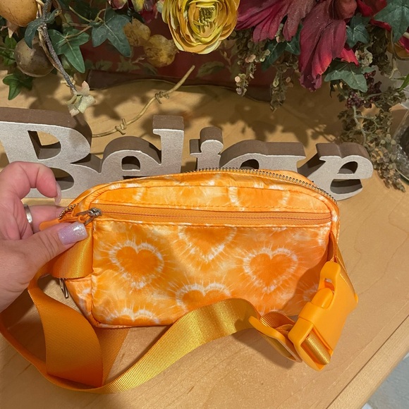 Everywhere Belt Bag - Picture 4 of 4